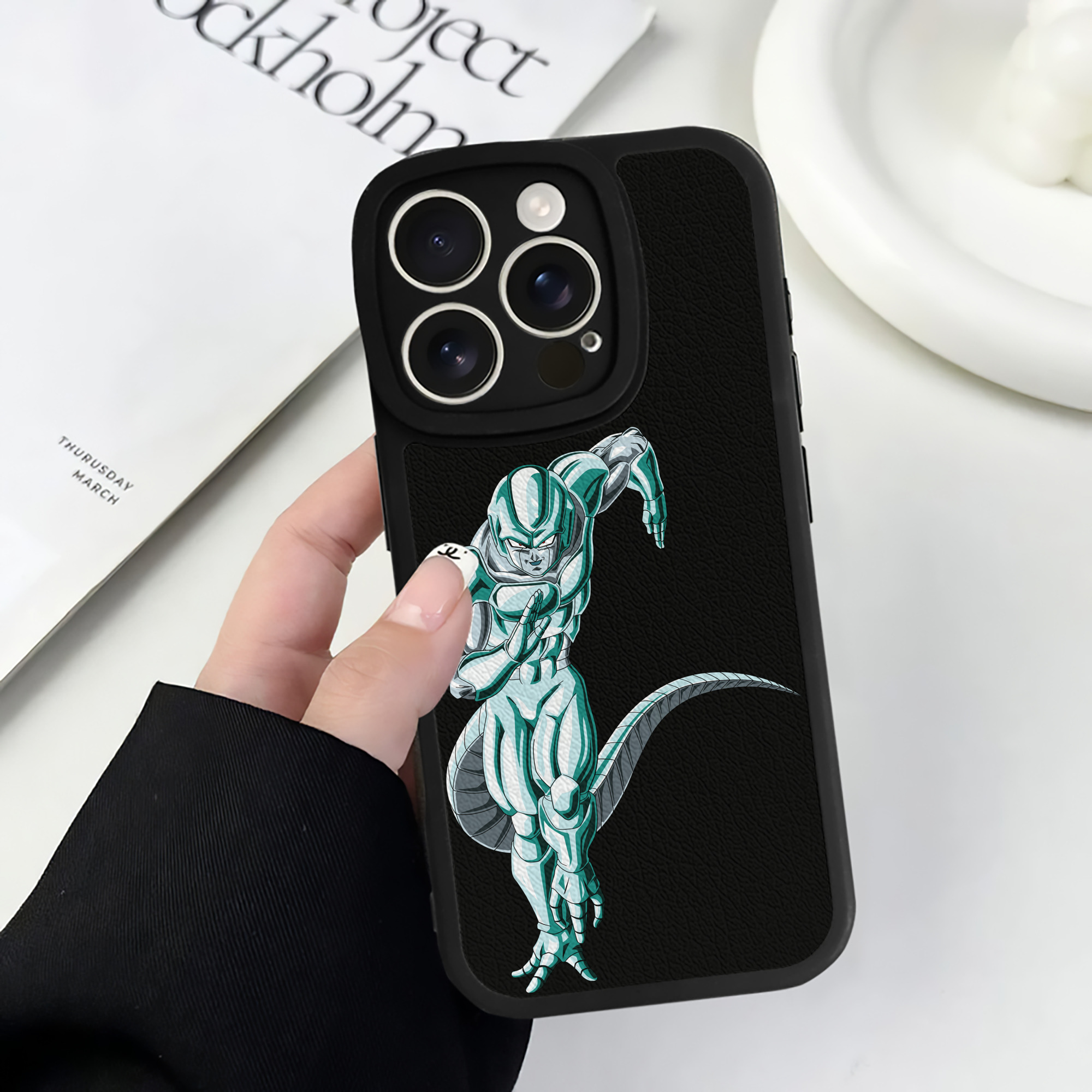 （画像用） ドラゴンボール フリーザ DRAGON BALL Frieza 【iPhone 16シリーズ対応】シリコンスマホケース（レザー調） 材質：シリコン